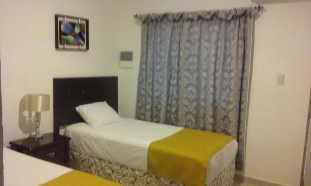 Room In Cancun Stadium Exteriör bild