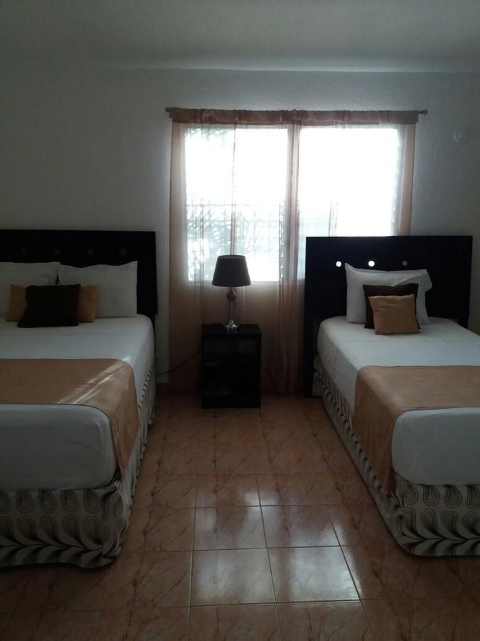 Room In Cancun Stadium Exteriör bild