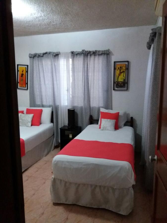 Room In Cancun Stadium Exteriör bild
